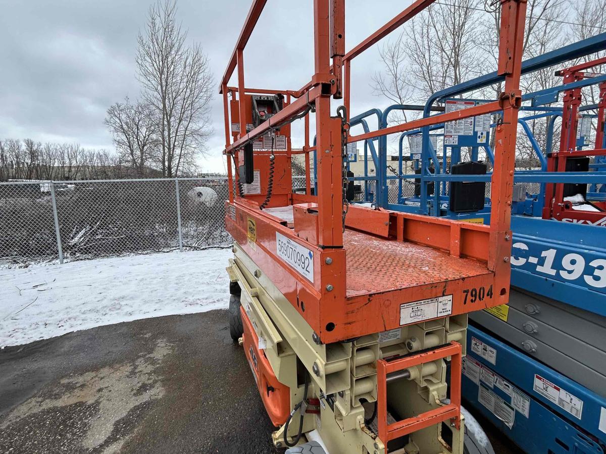 2018 JLG 2032ES