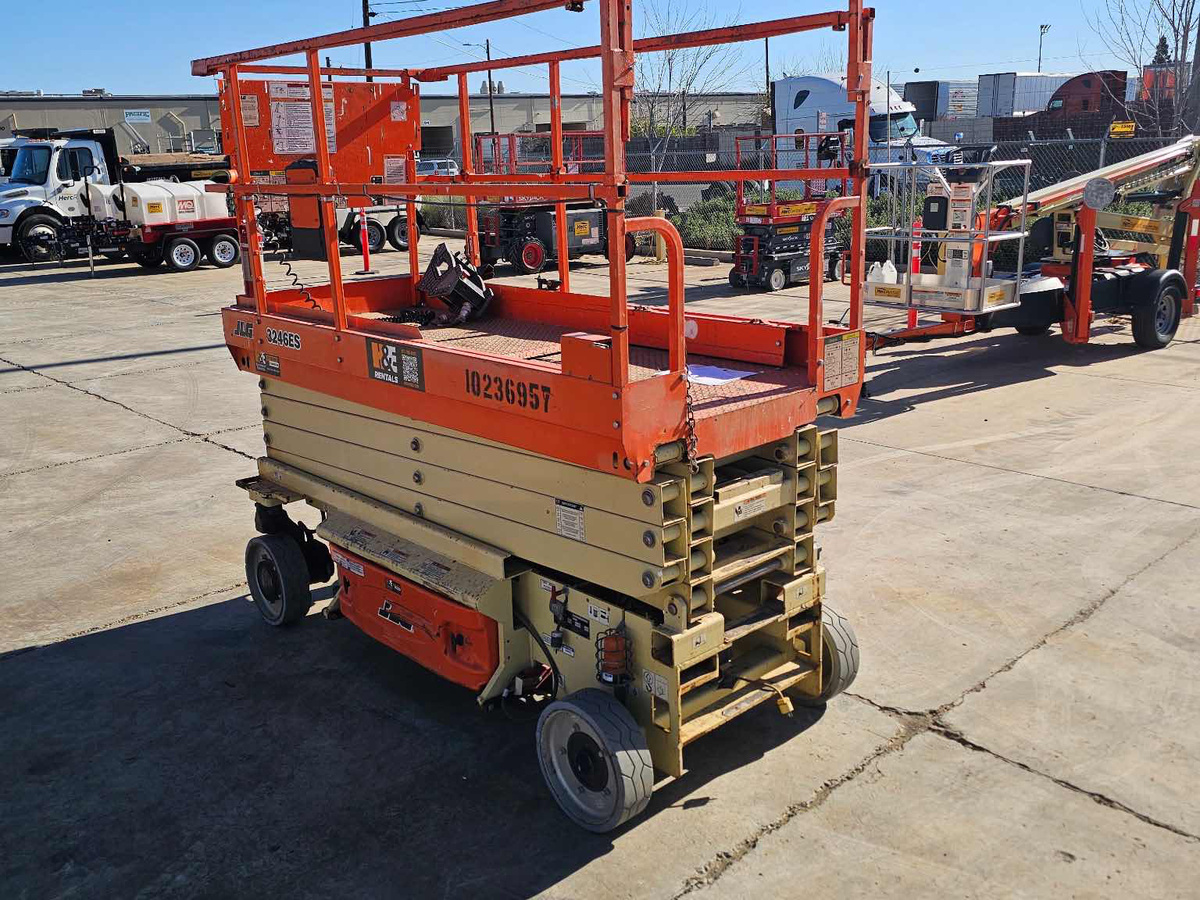 2018 JLG 3246ES-2