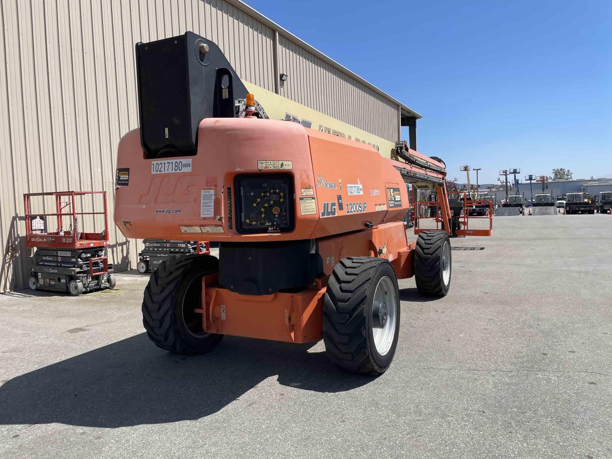 2017 JLG 1200SJP