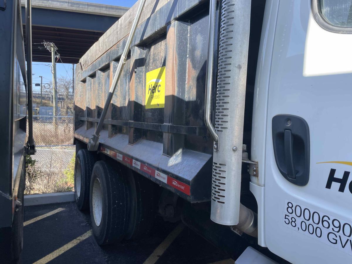 2016 Freightliner M2106