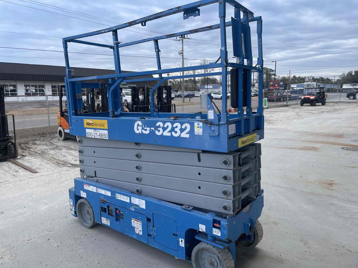 2018 Genie GS-3232
