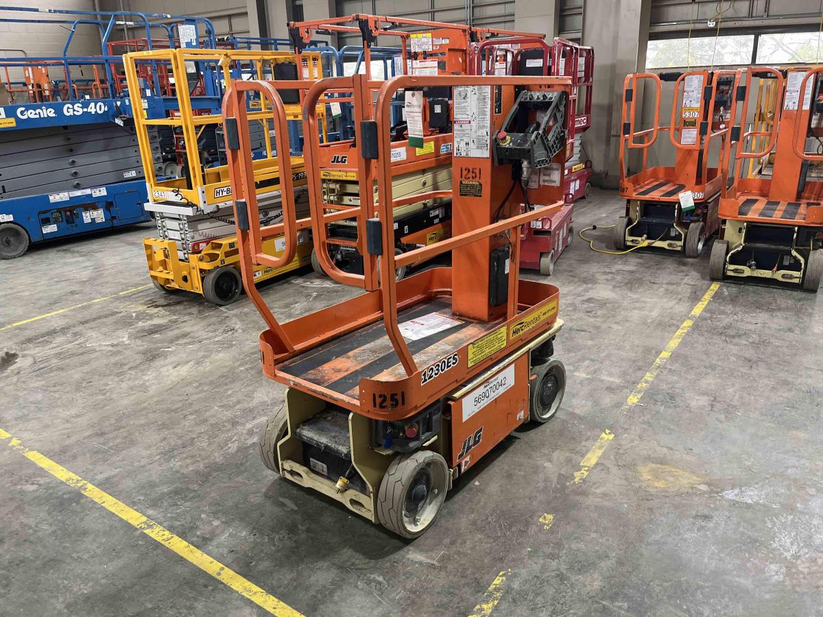 2017 JLG 1230ES