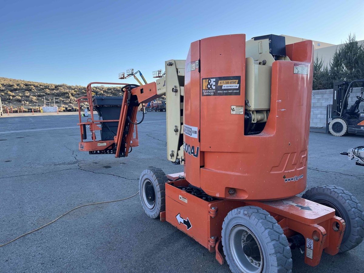 2016 JLG E300AJ-3