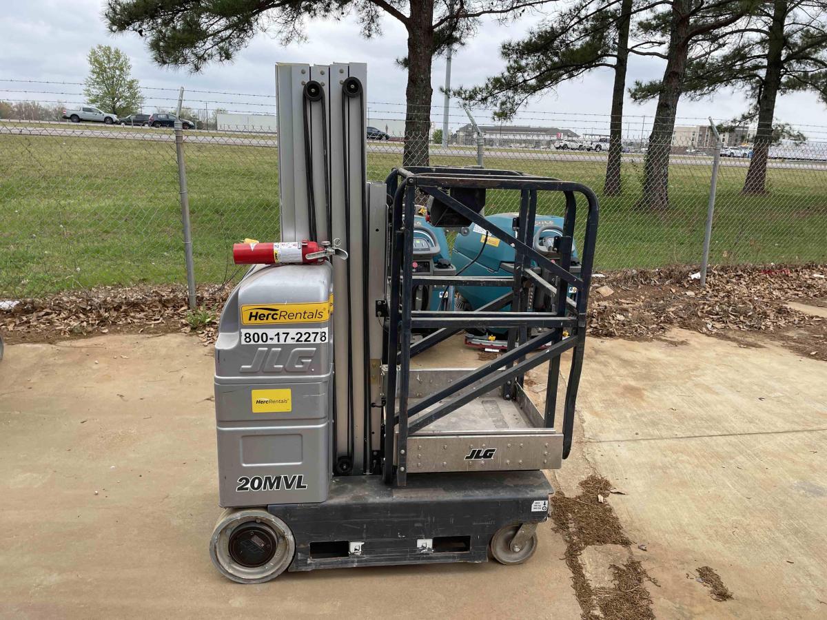 2017 JLG 20MVL