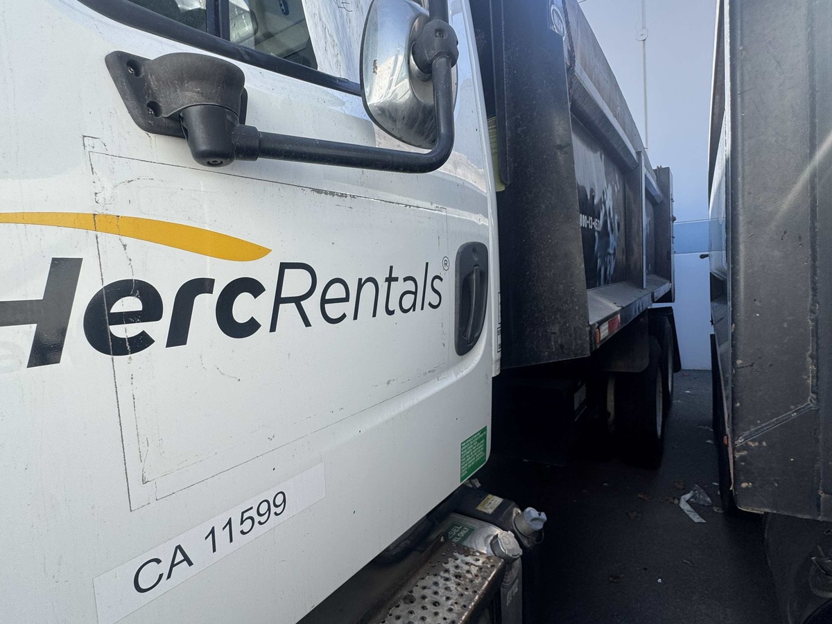 2017 Freightliner M2106-9