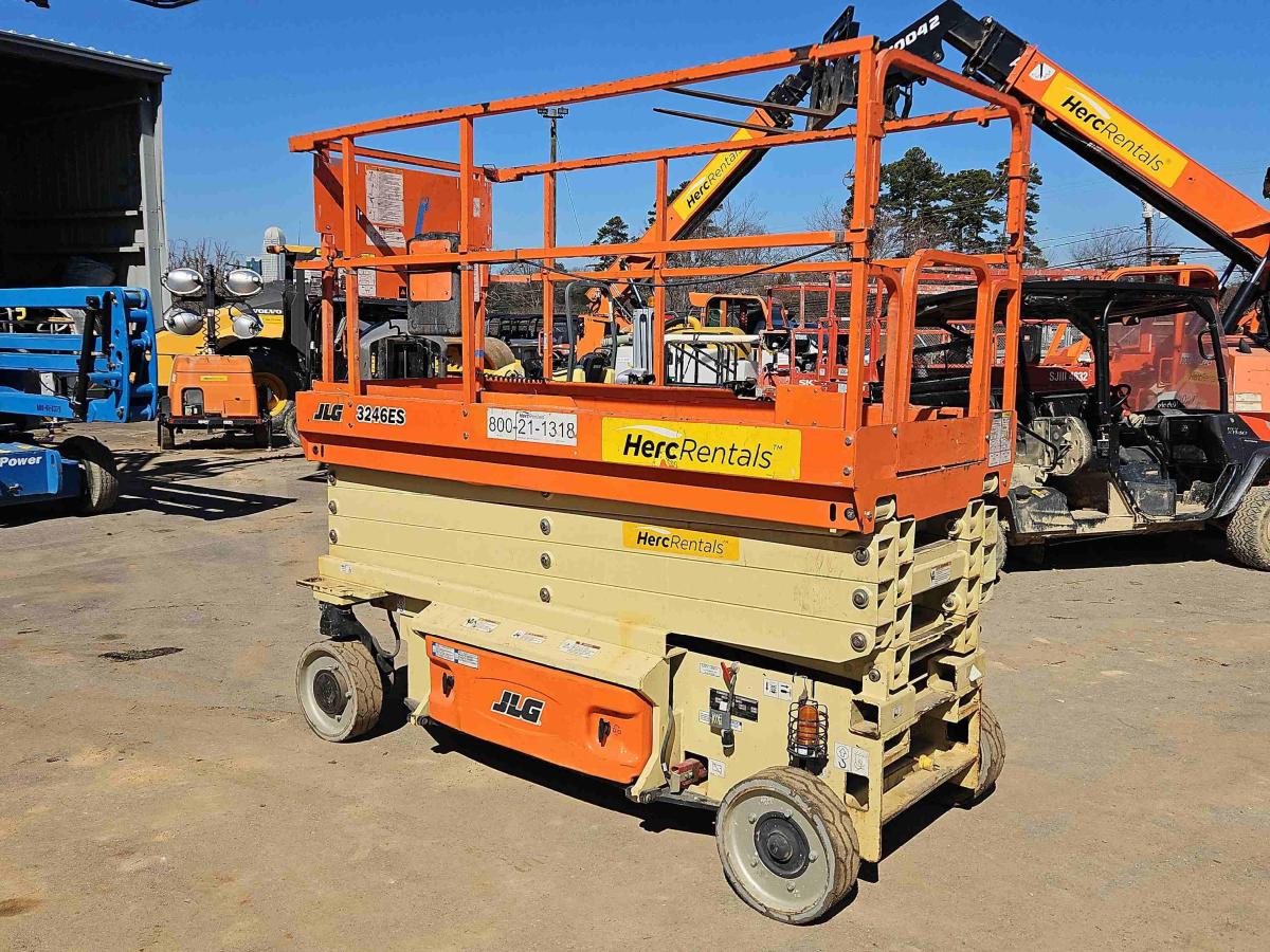 2018 JLG 3246ES