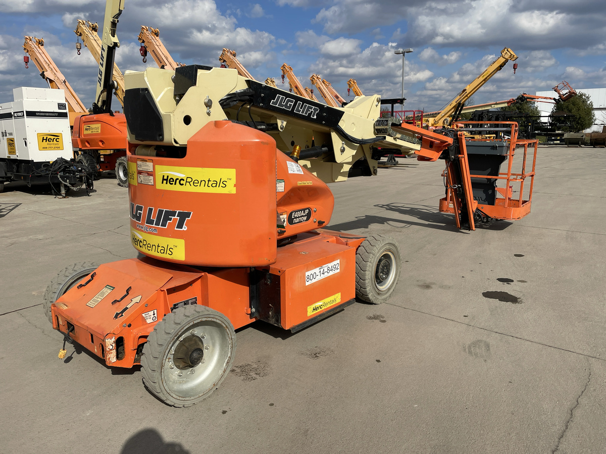 2017 JLG E400AJPN