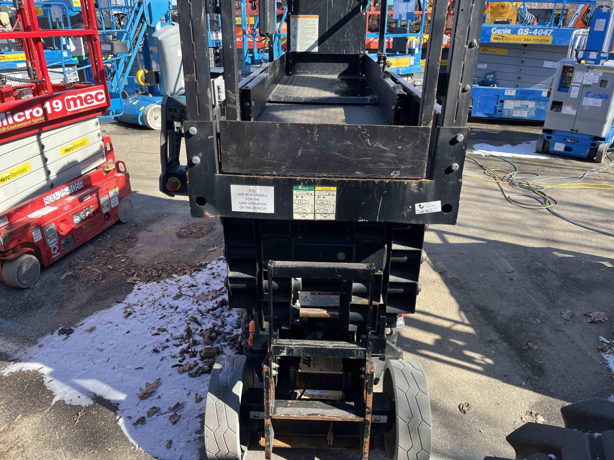 2018 JLG 2632ES