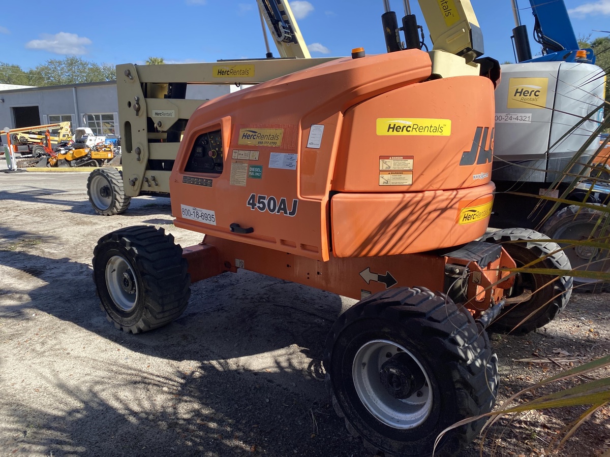 2017 JLG 450AJ-3