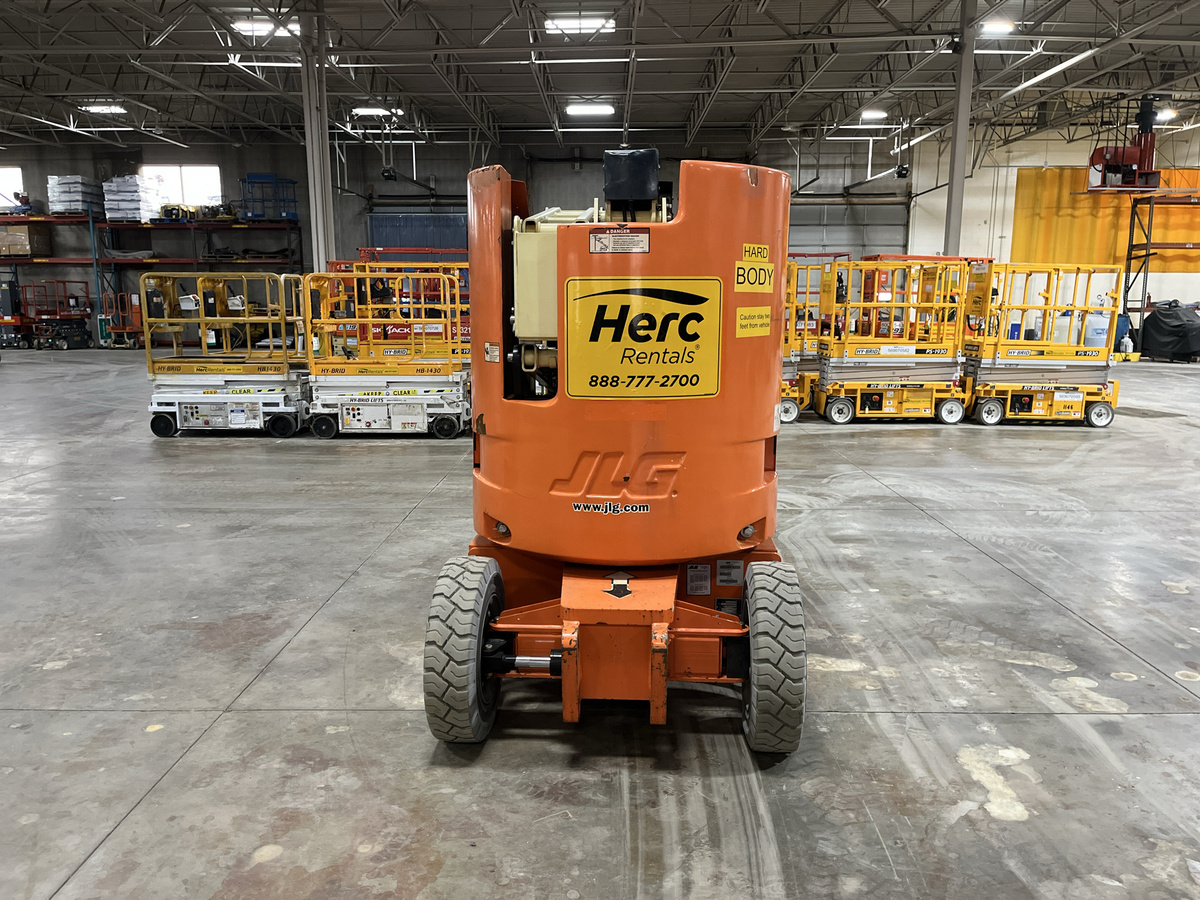 2017 JLG E300AJP-2