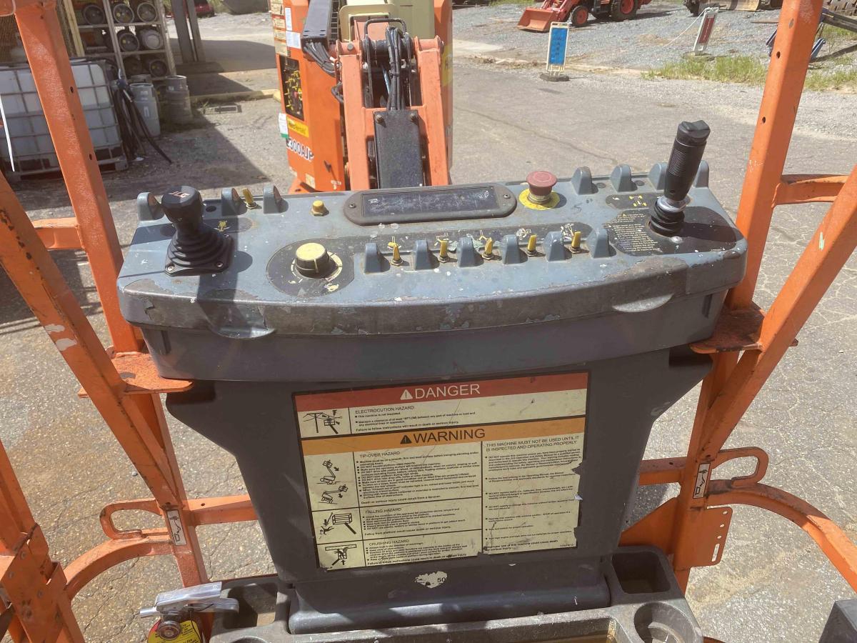 2015 JLG E300AJP