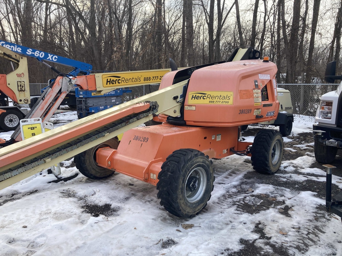2017 JLG 400S-3