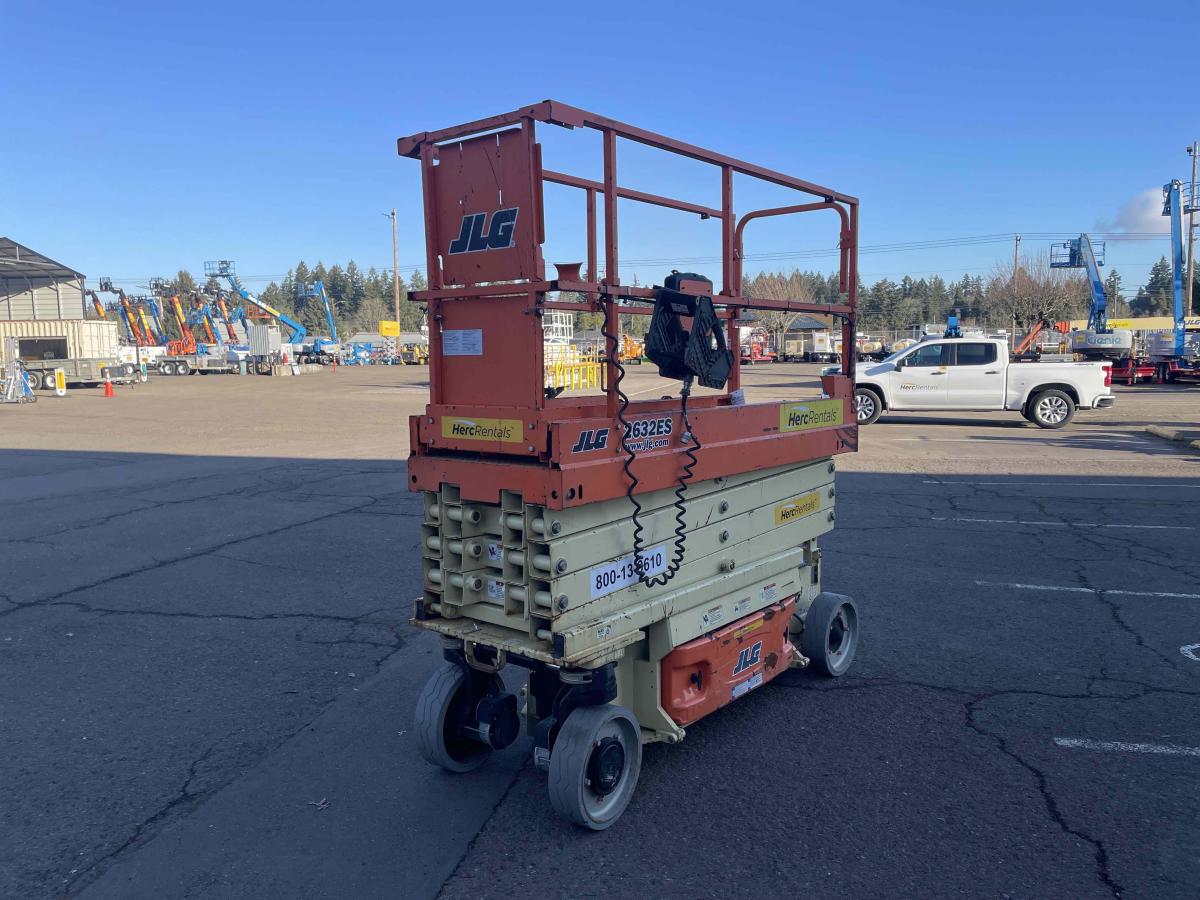 2017 JLG 2632ES