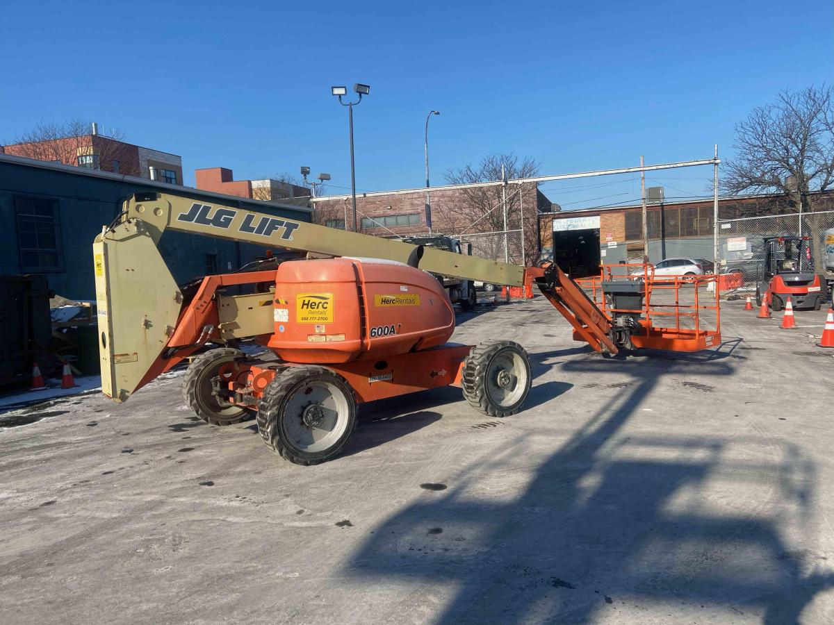 2016 JLG 600AJ
