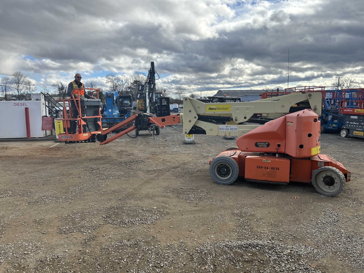 2015 JLG E400AJPN-3