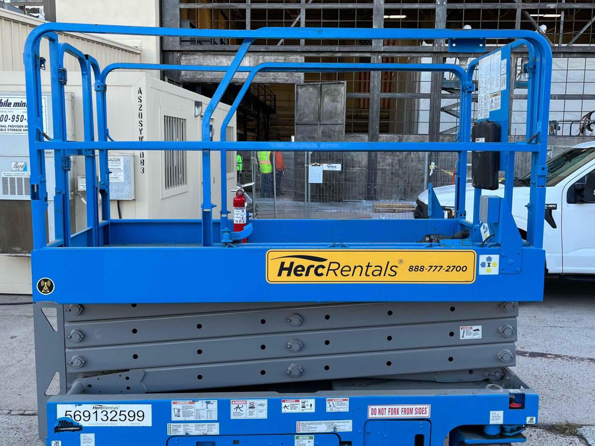 2006 Genie GS-2646