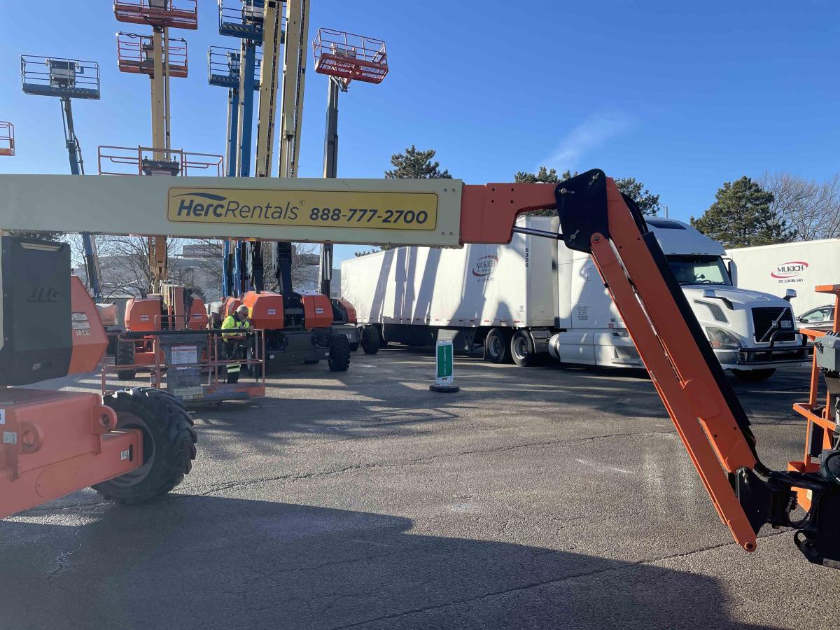 2018 JLG 800AJ