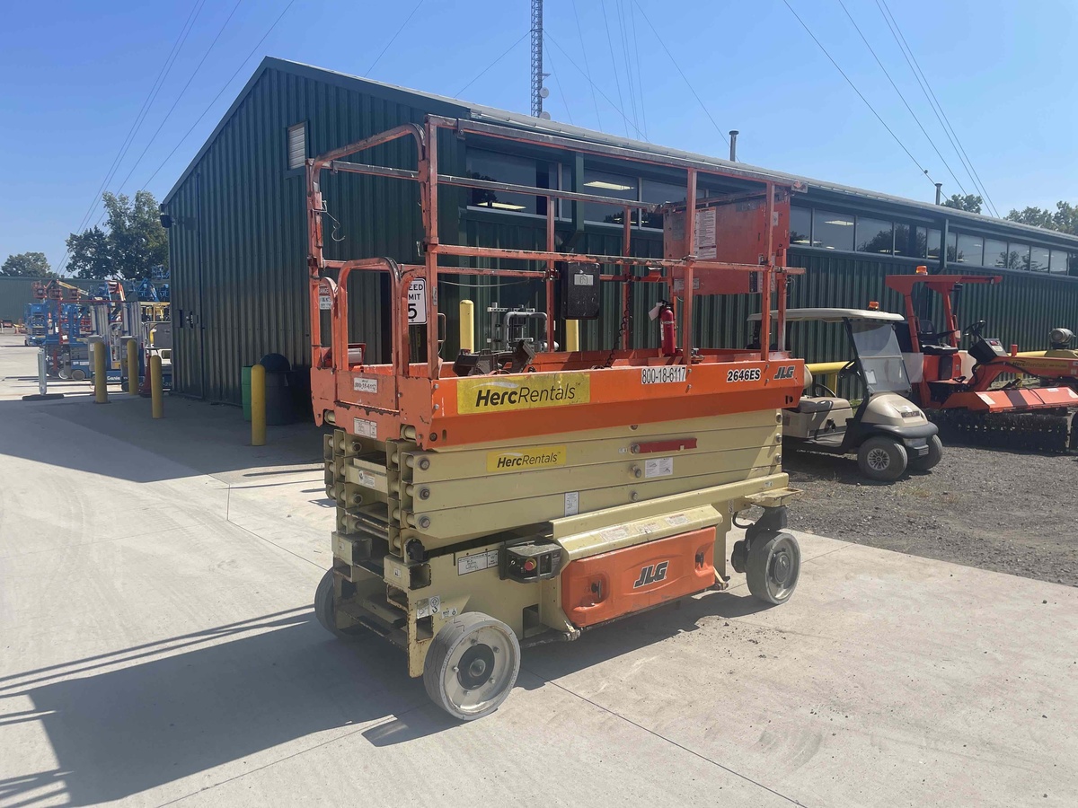 2017 JLG 2646ES-5