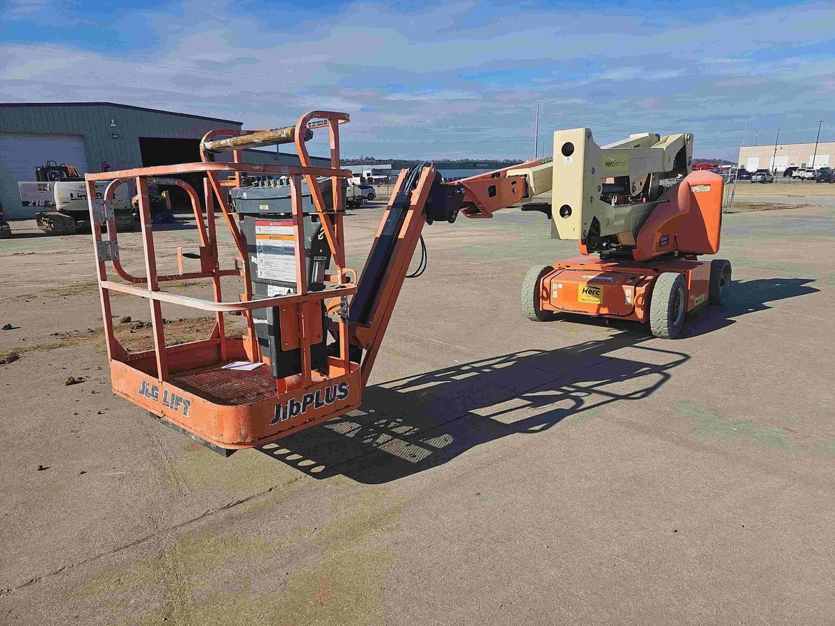 2017 JLG E400AJPN-3