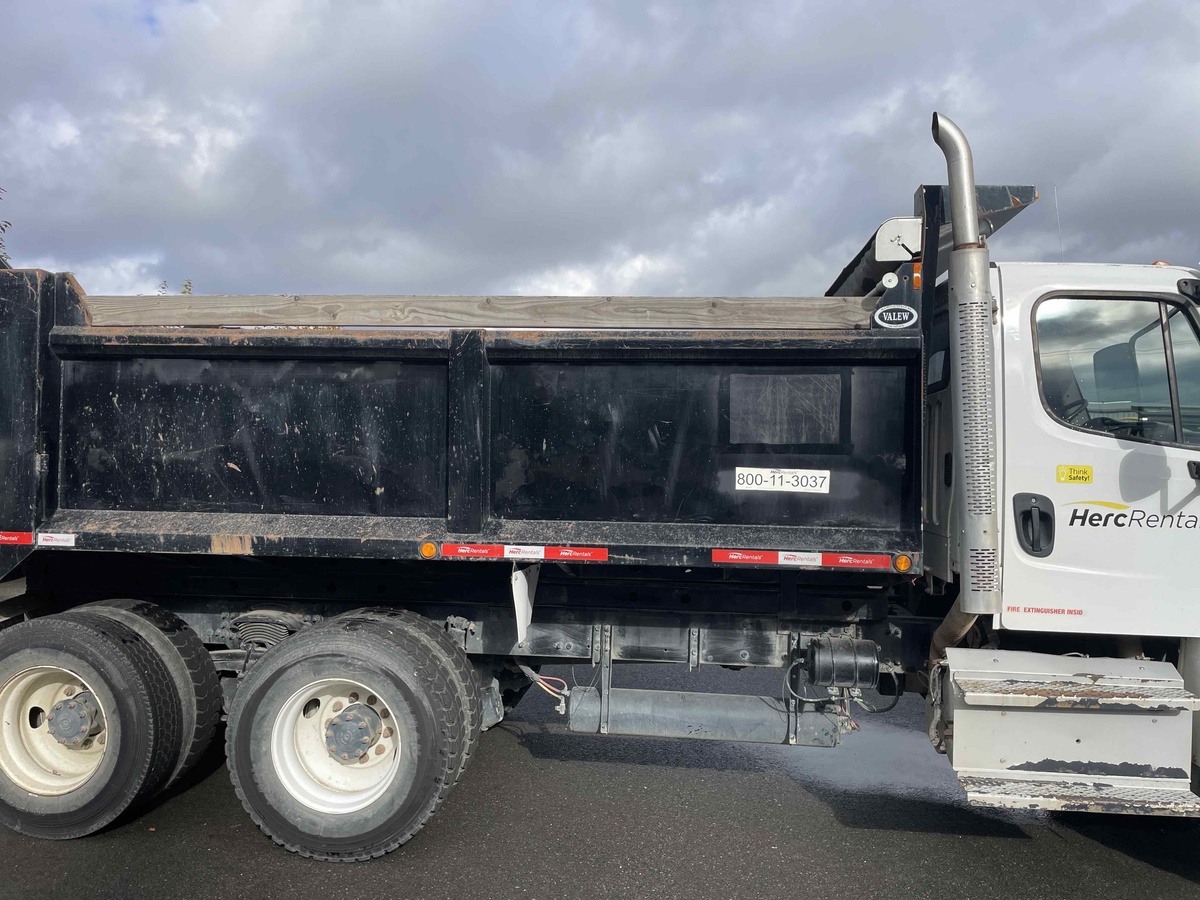 2017 Freightliner M2106-7