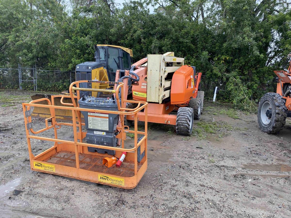 2017 JLG 450AJ