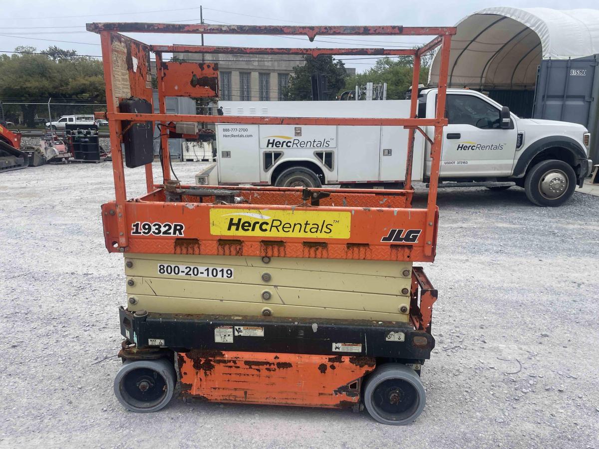 2018 JLG 1932R
