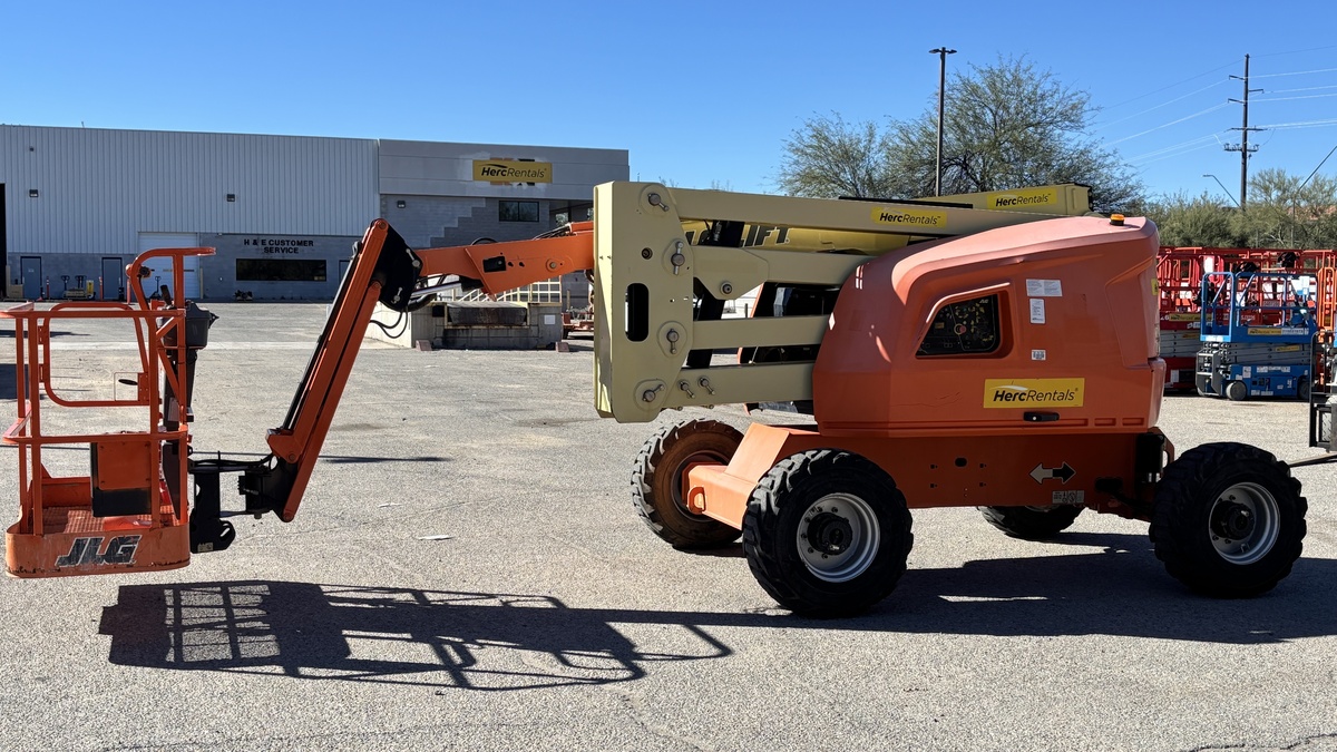 2017 JLG 450AJ-4
