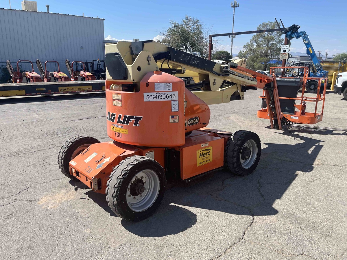 2016 JLG E450AJ-2