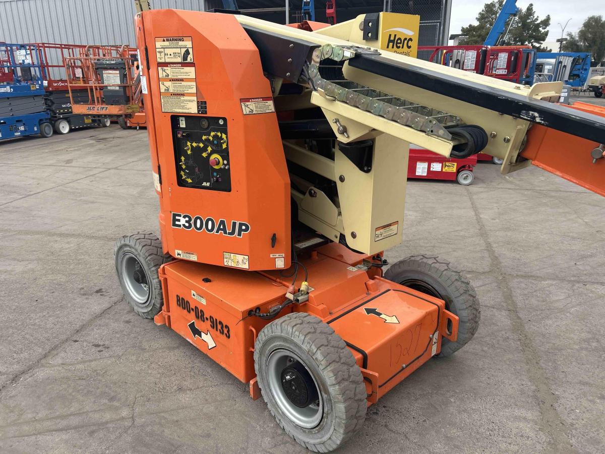 2016 JLG E300AJP