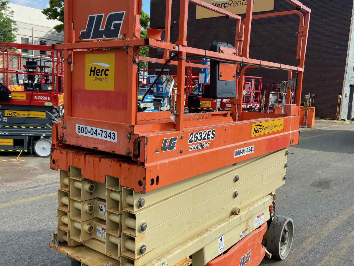 2015 JLG 2630ES