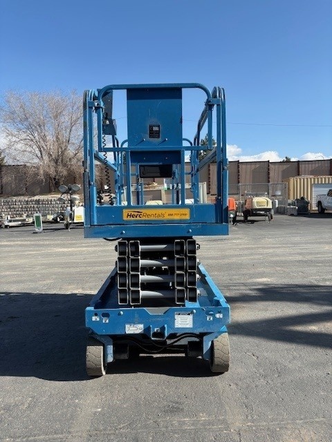 2017 Genie GS-3246-4