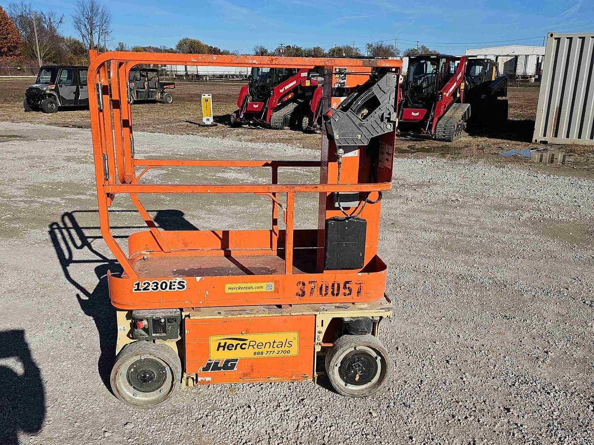 2017 JLG 1230ES-10