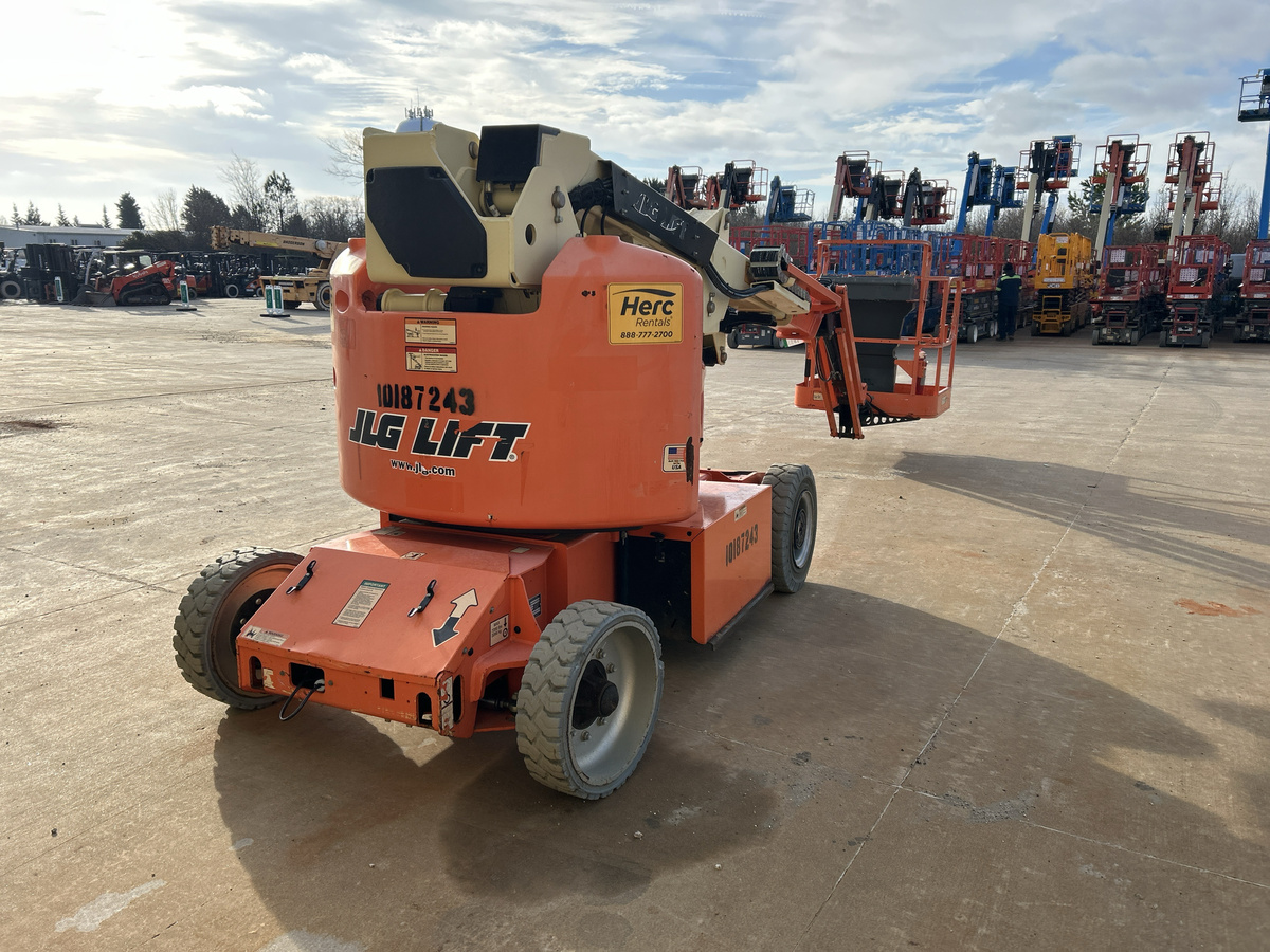 2016 JLG E400AJPN-2