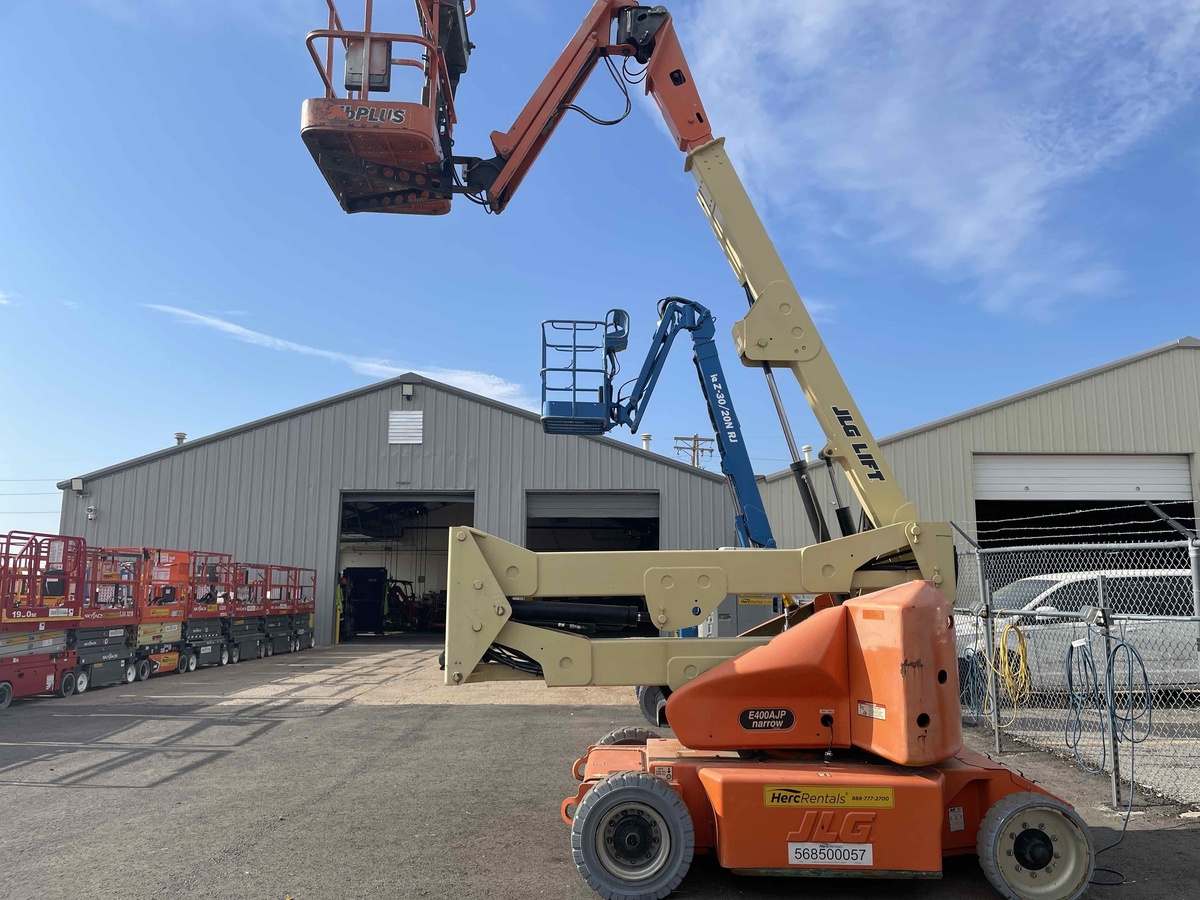 2008 JLG E400AJPN-6
