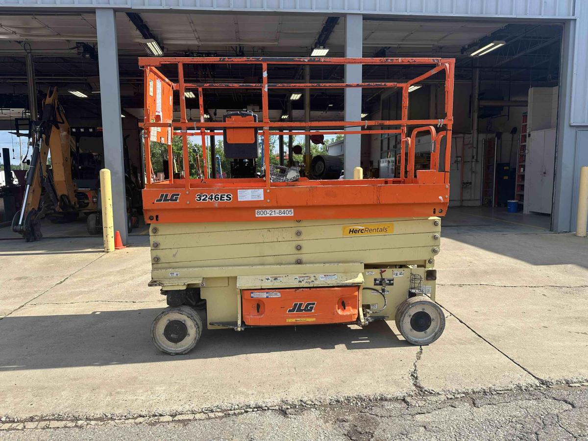 2018 JLG 3246ES