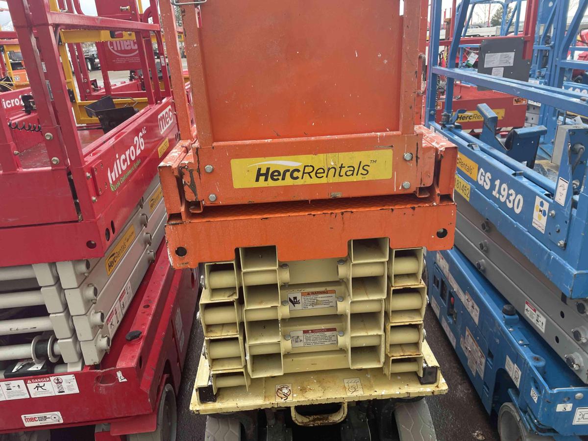 2017 JLG 2632ES