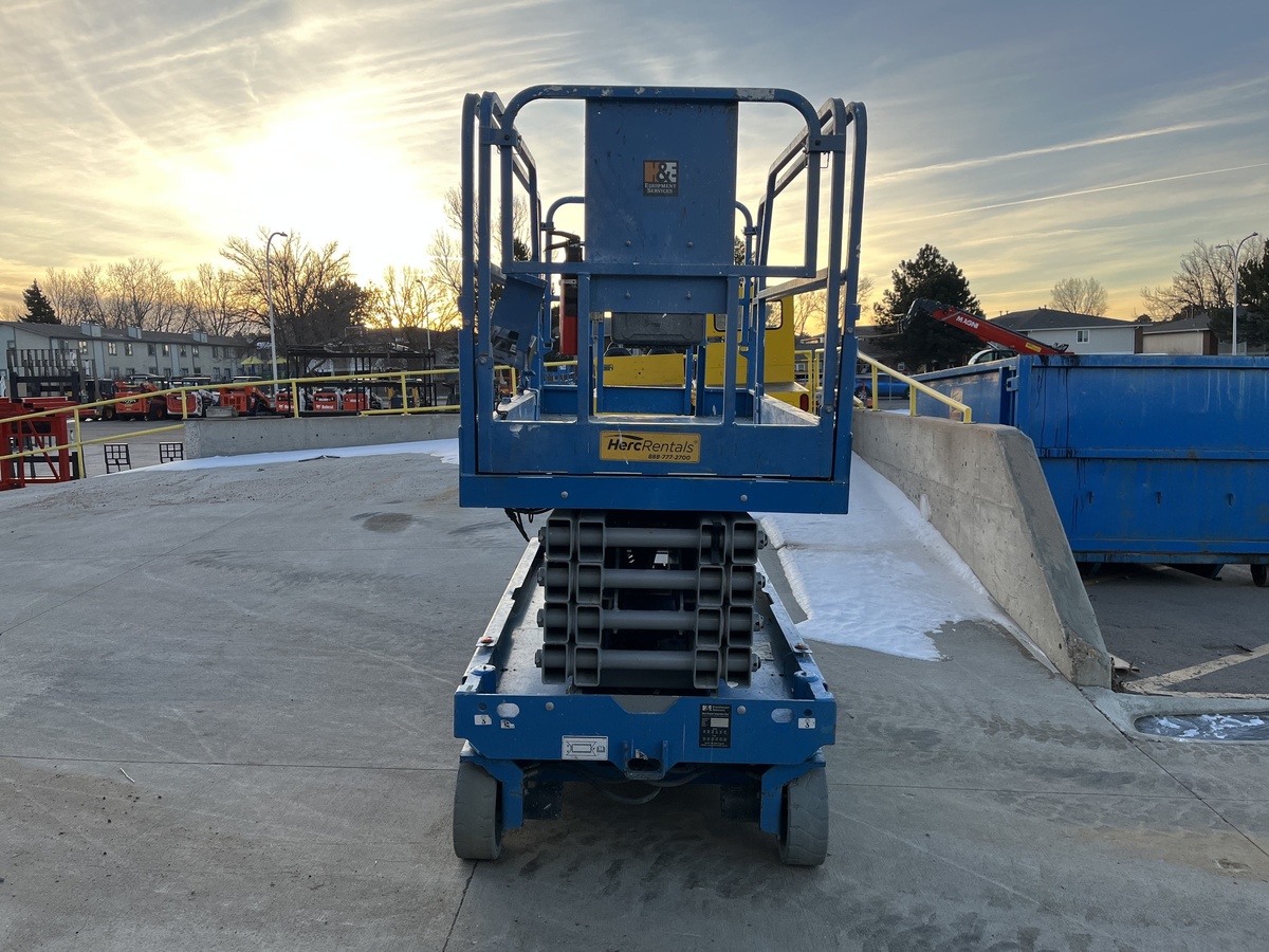 2017 Genie GS-3246-4