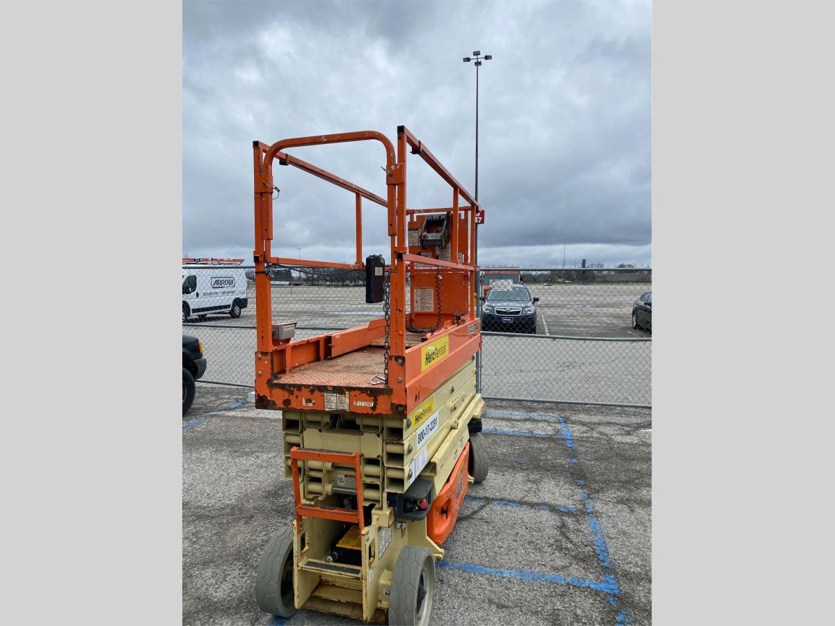 2017 JLG 2632ES