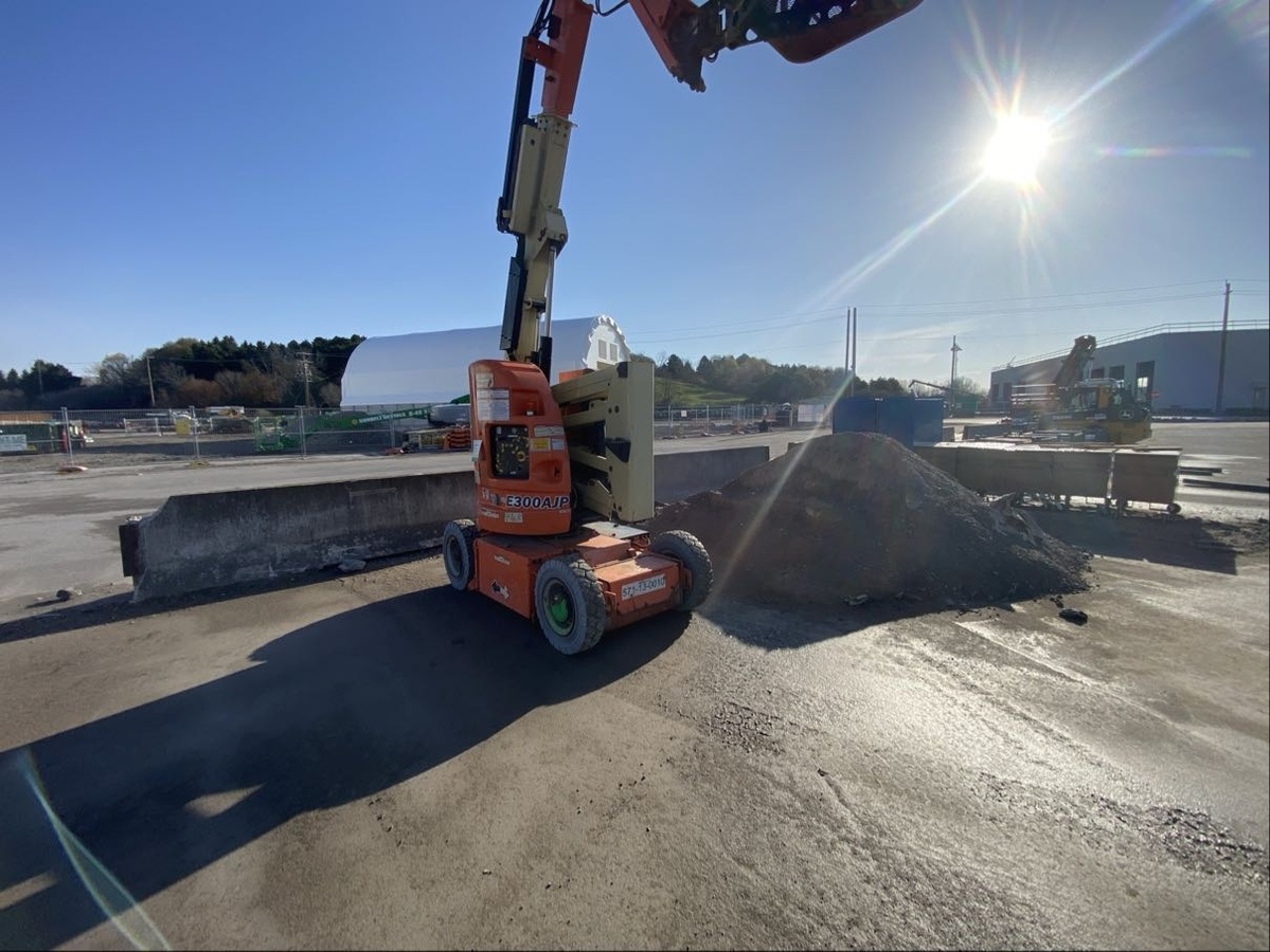 2014 JLG E300AJP-4