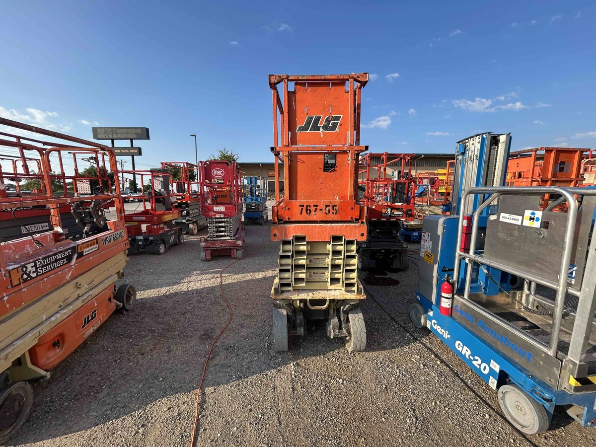 2017 JLG 2632ES-4