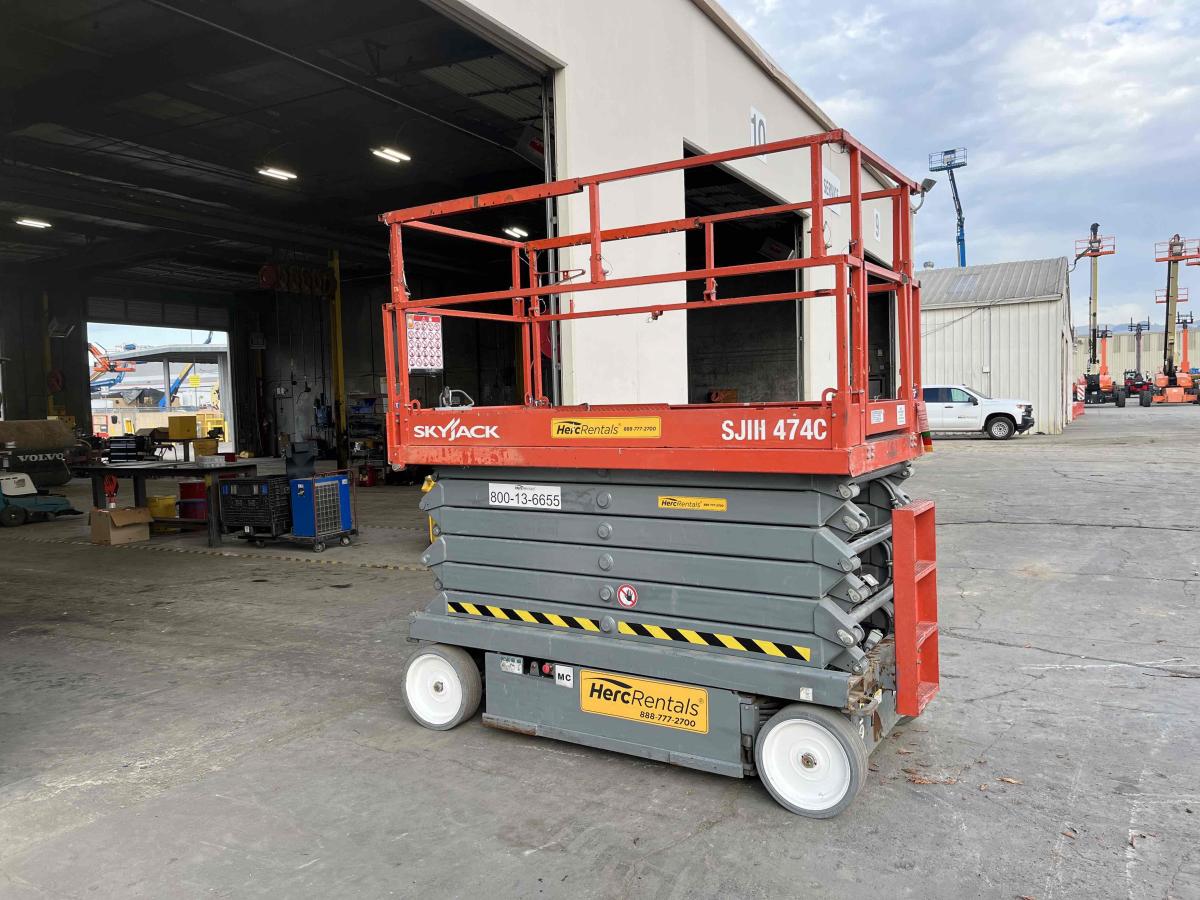 2017 Skyjack SJ4740