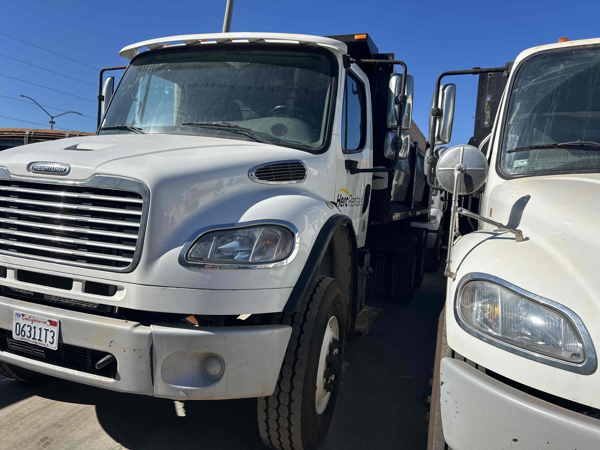 2016 Freightliner M2106-3