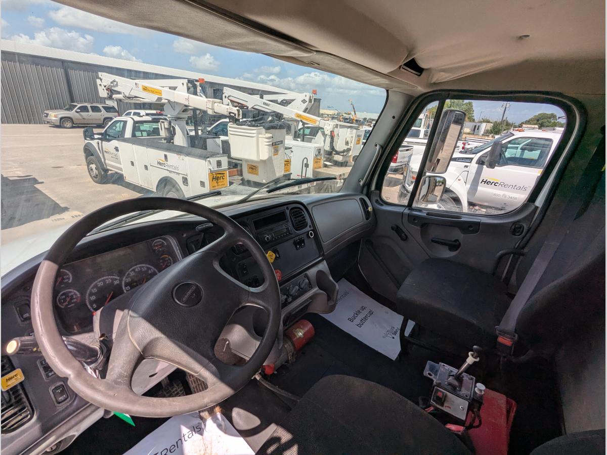 2017 Freightliner M2106-12