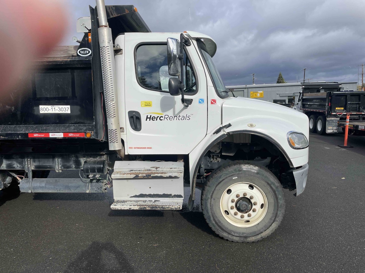2017 Freightliner M2106-6