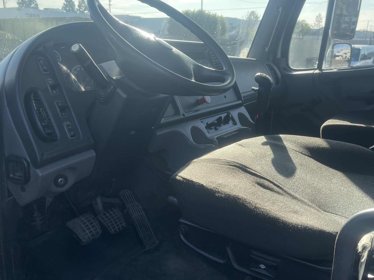 2015 Freightliner M2106-2