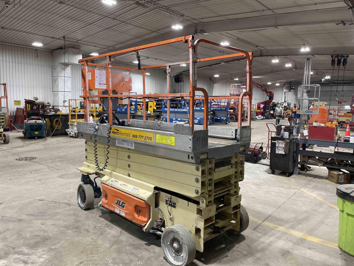 2014 JLG 3246ES