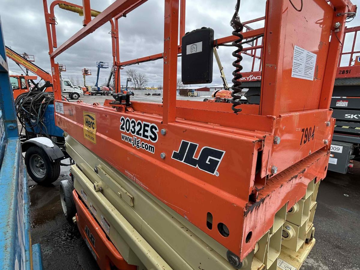 2018 JLG 2032ES