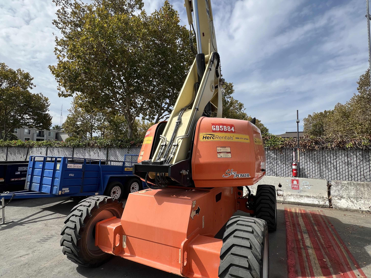 2018 JLG 660SJ