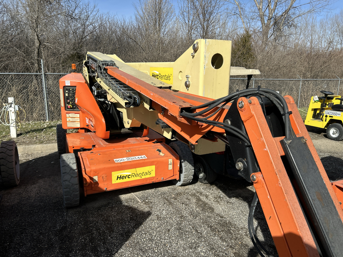 2018 JLG E450AJ