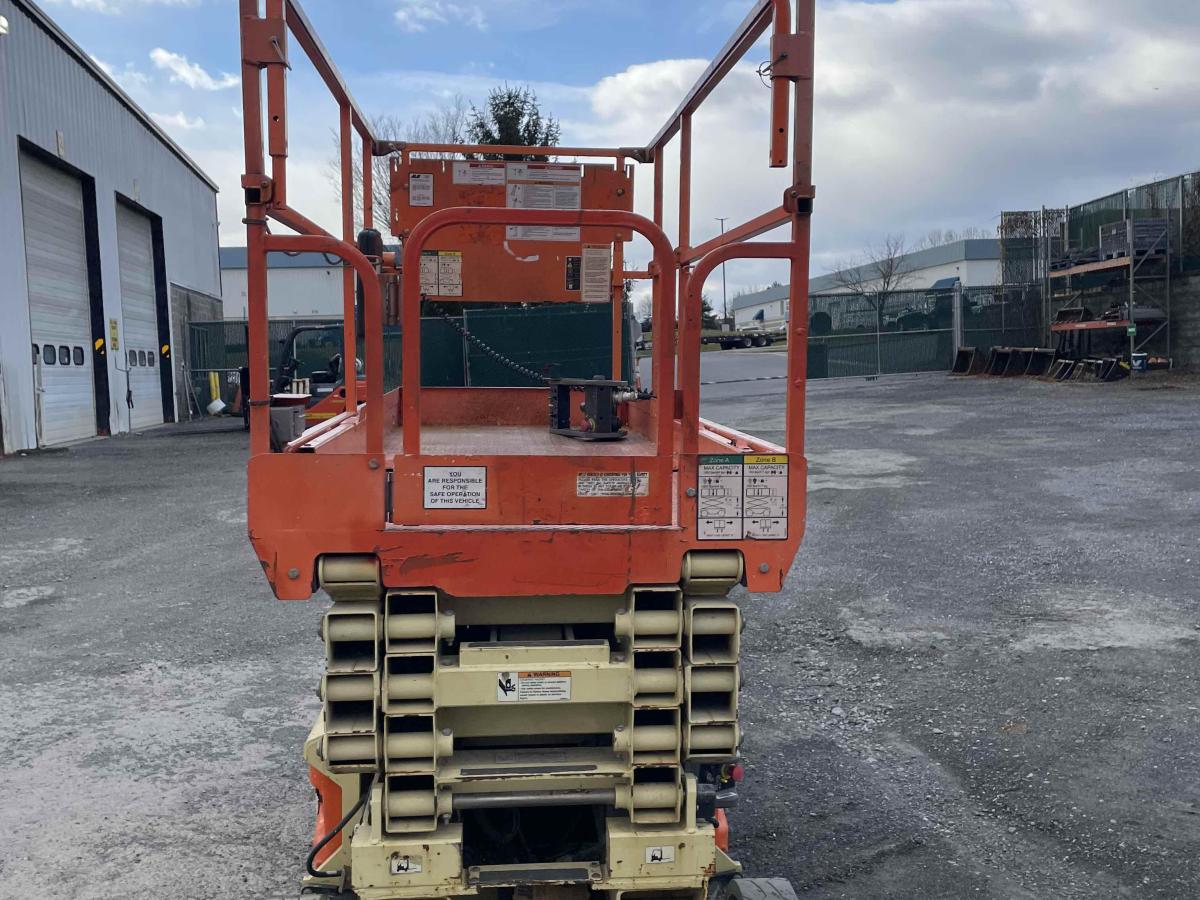 2017 JLG 3246ES